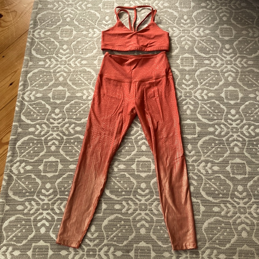 Beyond yoga Drip Dot metallic gold High Waist L leggings and M matching bra